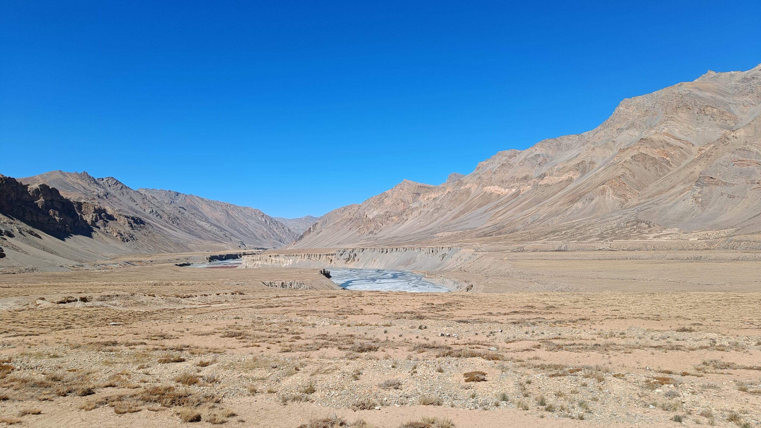 Frozen Indus in winter Ladakh scenery