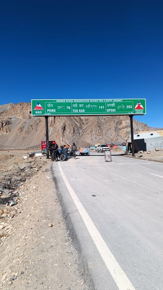 ladakh-road-and-sighboard-768x1365