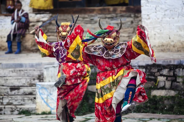 Monks dance in costumes during the Ura Tsechu Festival in Bumthang Valley in Bhutan — Stock Photo, Image